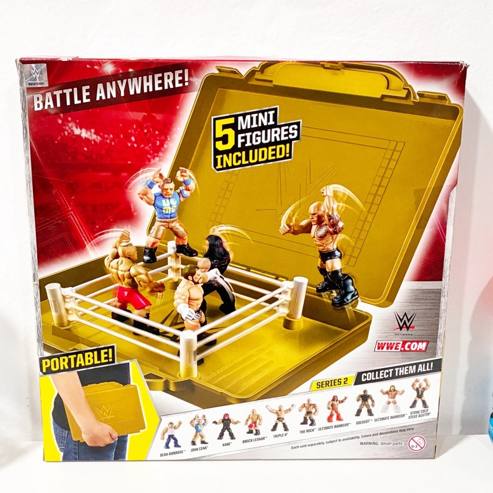 WWE Mighty‎ Minis Portable Wrestling Ring 4 Mini Figures Gold Briefcase 2015 NEW - Picture 3 of 3